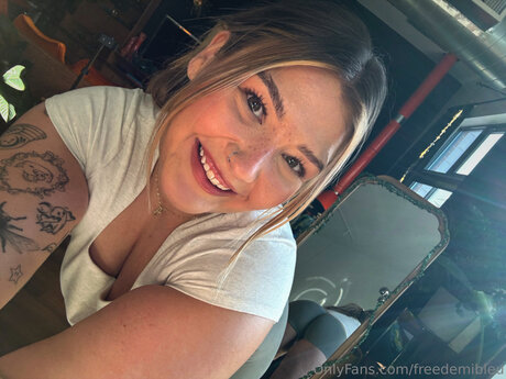 Freedemibleu erotic model gallery