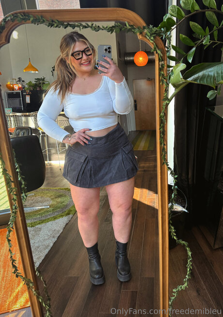 Freedemibleu star best pics