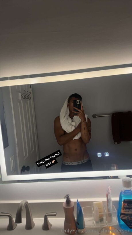 J Shredderson star nude image