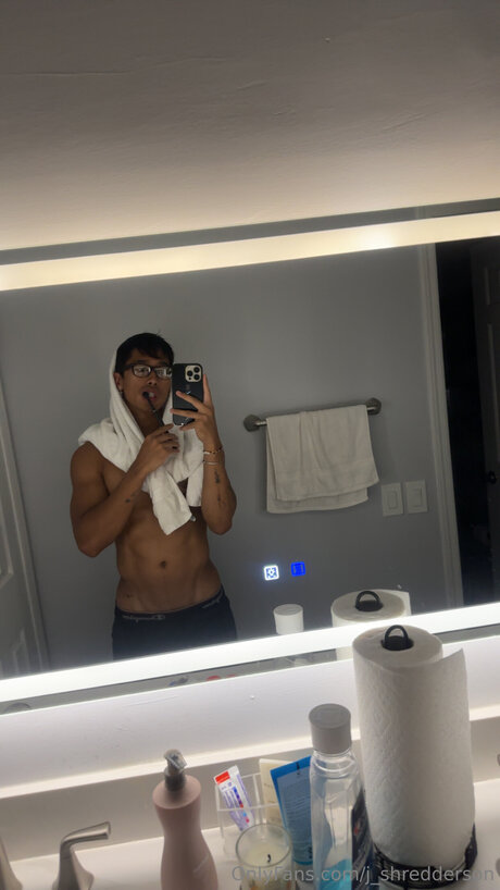 J Shredderson top model img