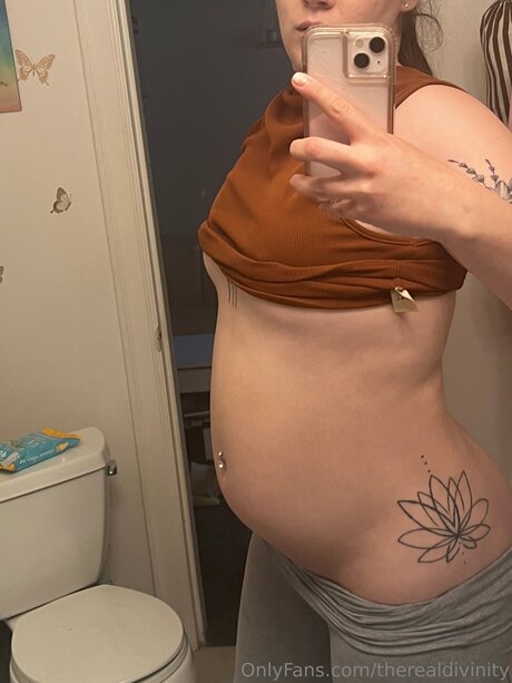 Therealdivinity pornographic actress picture