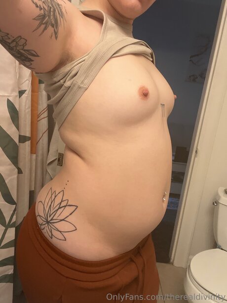 Therealdivinity actress picture