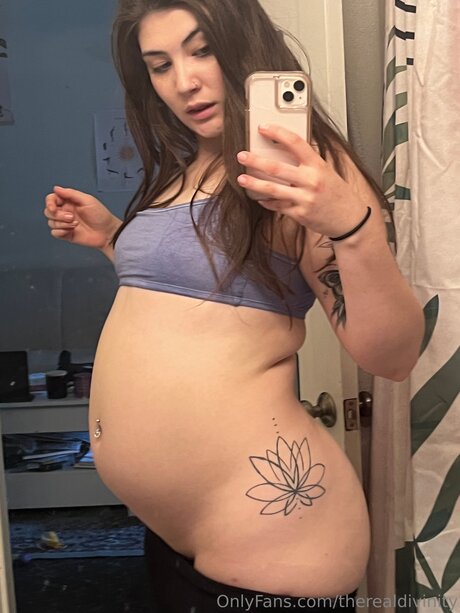 Therealdivinity hd model pic