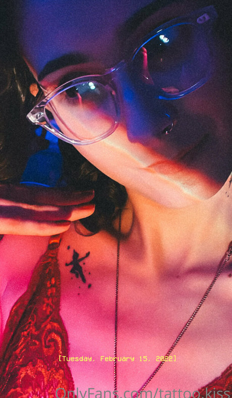 tattoo kiss Photo Gallery