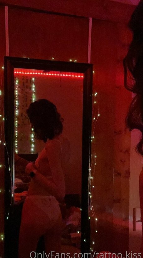 tattoo kiss model hd pics
