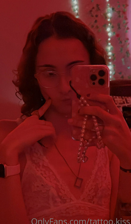 tattoo kiss star image