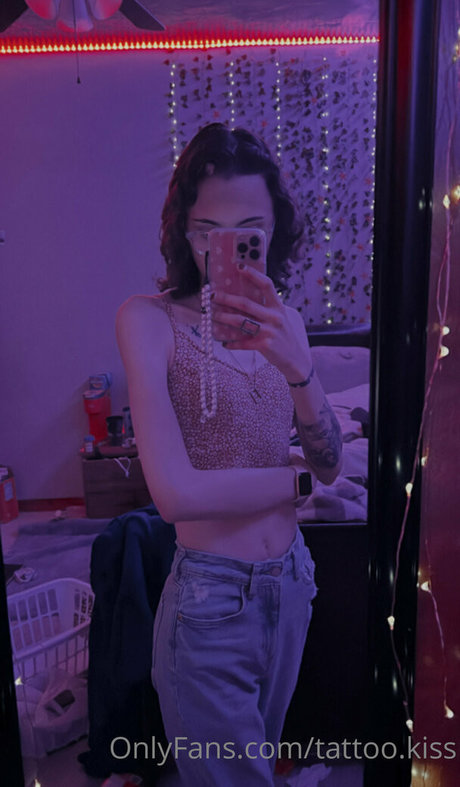 tattoo kiss xxx model pics