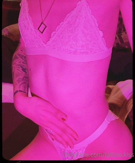 tattoo kiss model pretty photos