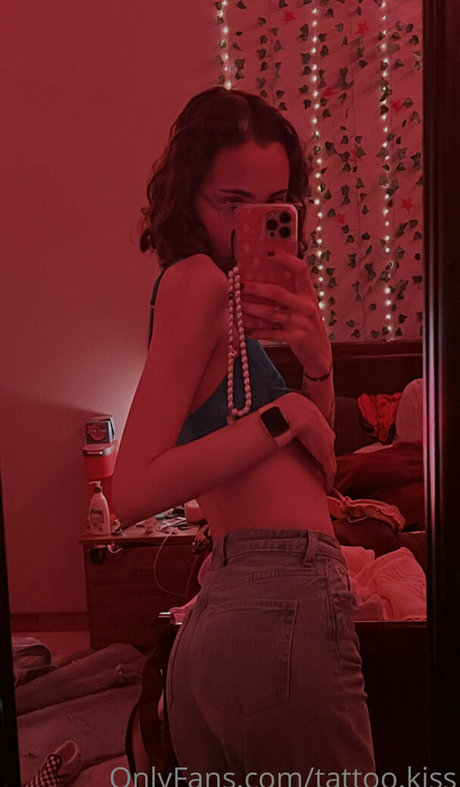 tattoo kiss model exclusive pictures