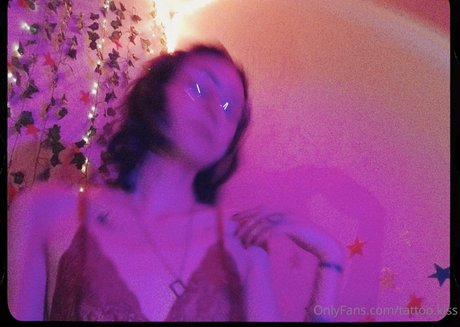 tattoo kiss sexy actress photos