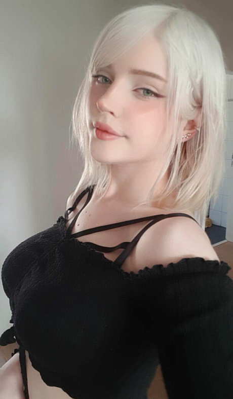 Smoettii model sex picture