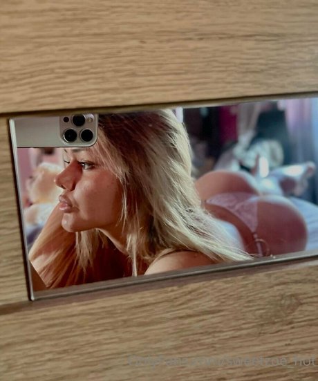 sweetzoe hot top pornstar photo