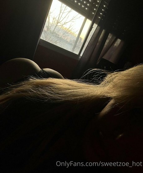 sweetzoe hot pornstar nude img