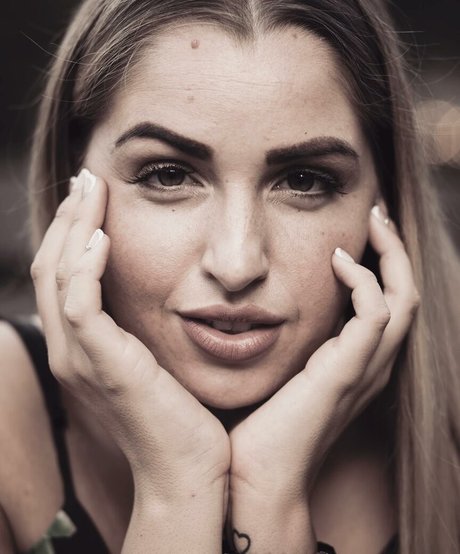 Nicole Andrievich star erotic galleries