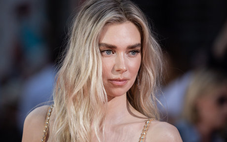 Vanessa Kirby sexy star pic
