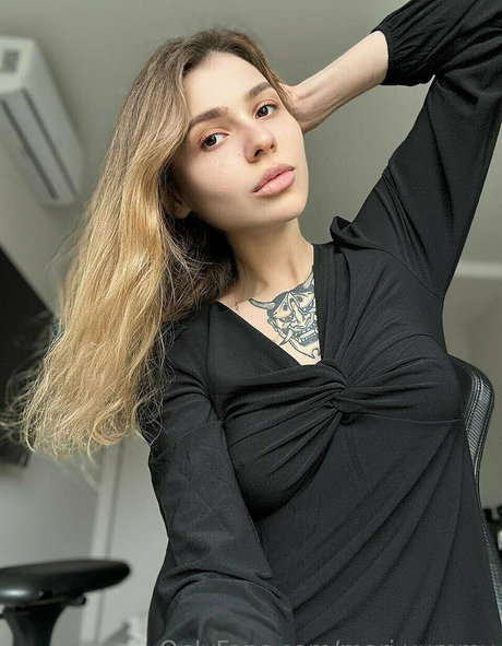 mari yummy porn actress pictures