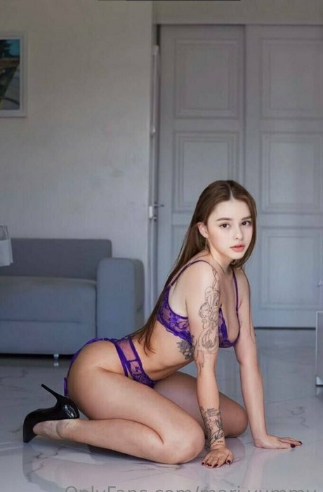 mari yummy nudes model pic