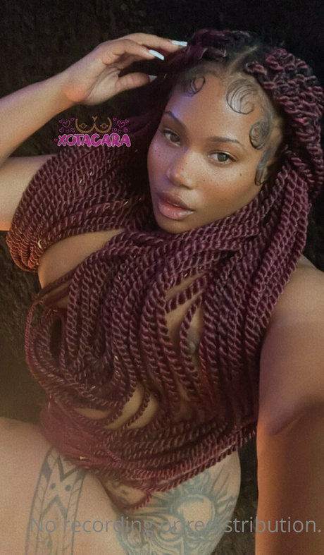 xotacaraa high quality model images