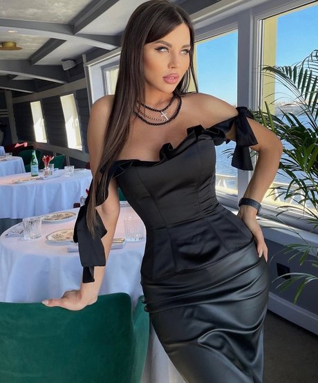 housewife onlyfans free sexy image