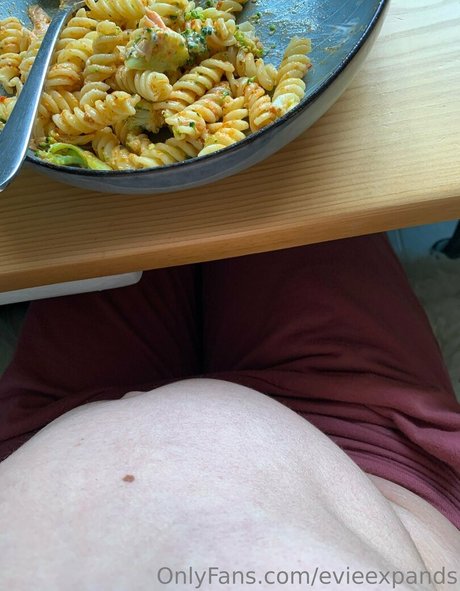 evieexpands model nice photos