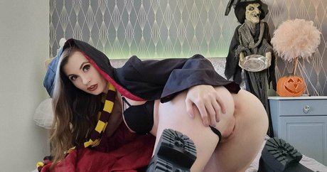 curvy nude onlyfans pornographic photo