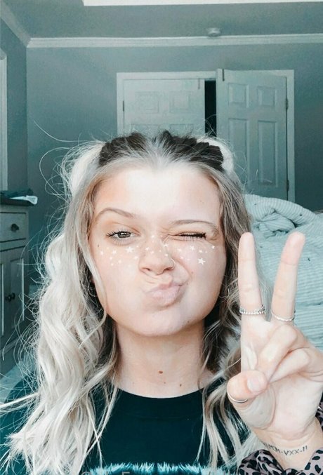 ellabelleeee model exclusive pics