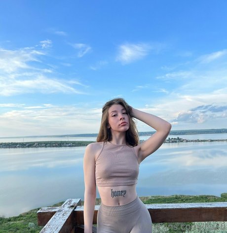 lilu20 pornstar nude picture