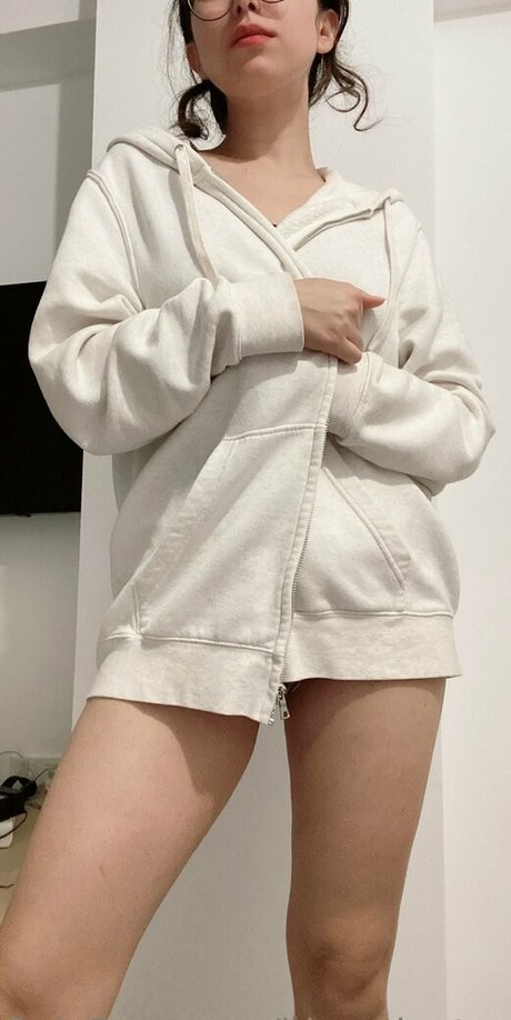 hina dontouch free model img