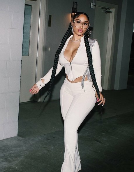 Ari Fletcher pretty model images