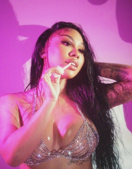 huge fake tits onlyfans nude pic