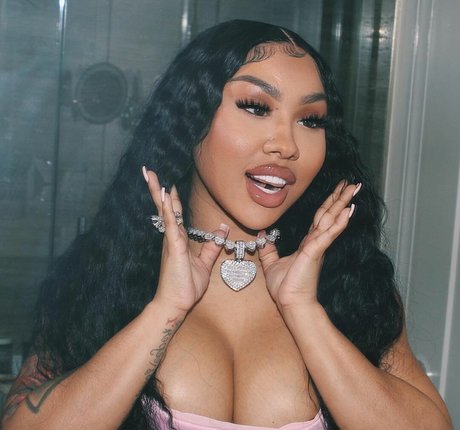 Ari Fletcher nice actress photo