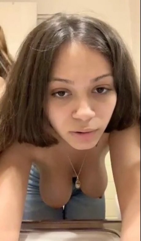 jal issaa model exclusive pics