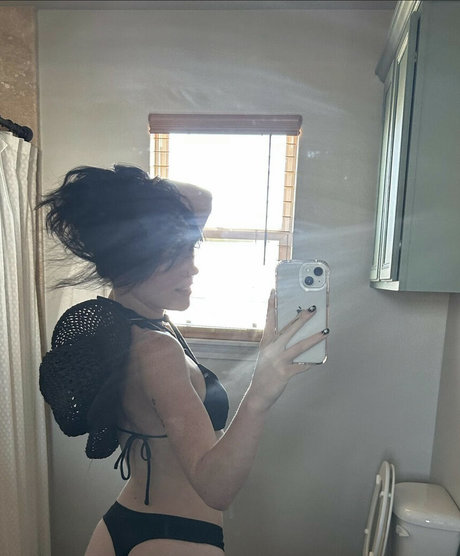 Astrouxx porn model images