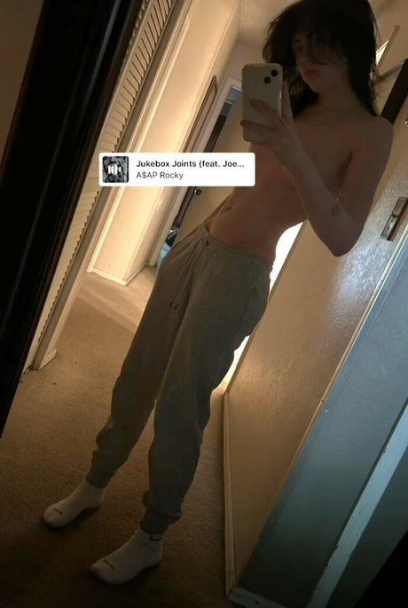 Astrouxx pornographic model pic