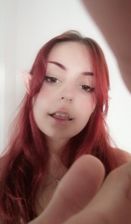 PlastiqTrash star pornographic images