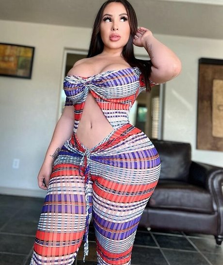 thick latina milf onlyfans free naked images