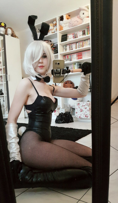 Yuneeko_ hot star image