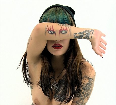 Amyaffinity star naked pic