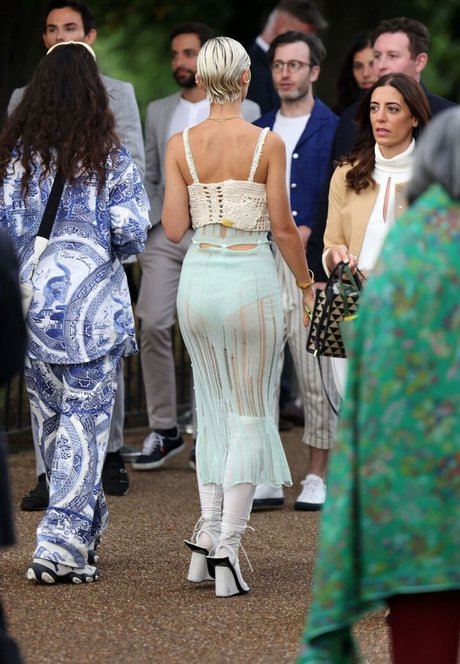 Iris Law star erotic photos