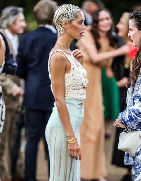 Iris Law pornstar top picture