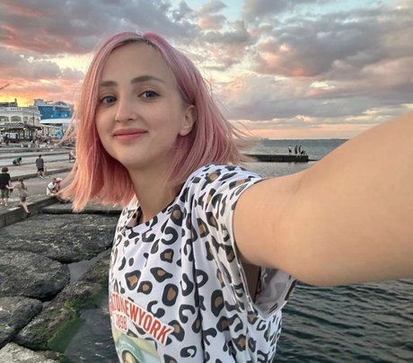 katybaity model hd img