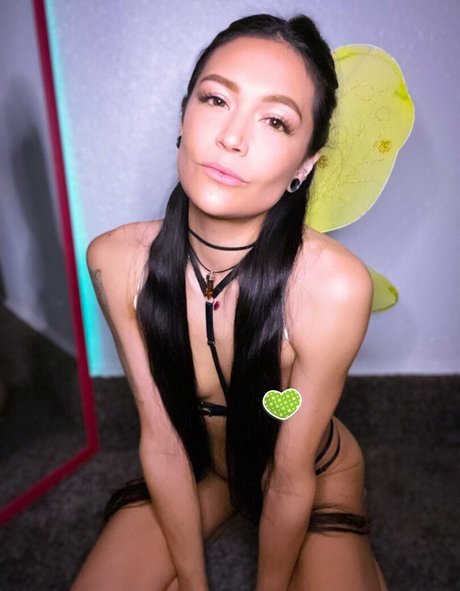 rainin falls erotic star images