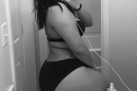 Rosaphy Rxsekiss star hot pictures