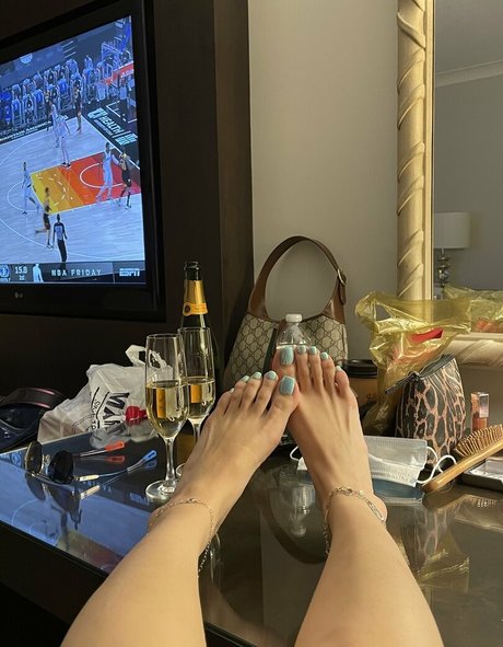 dm onlyfans naked images