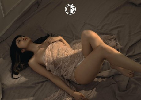 aooomi nude actress image