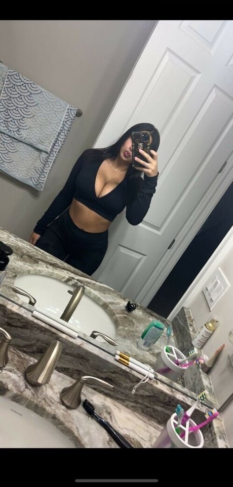 Emma Petisco erotic pornstar pictures