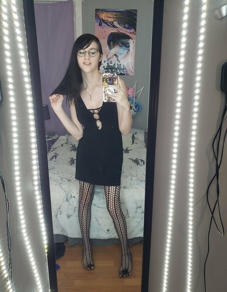 gothravemom pornstar adult picture