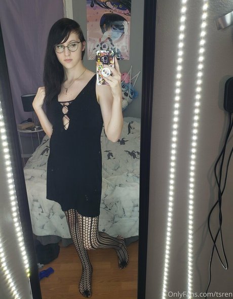 gothravemom hd pornstar image