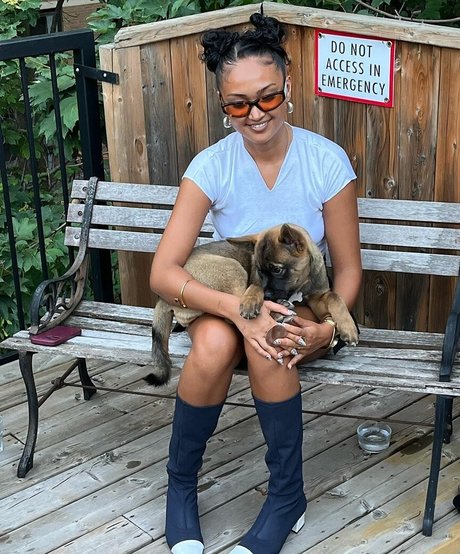 Joy Crookes nice model pics