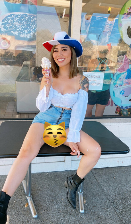 xxxlovegina model naked photos